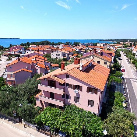 Apartments Mira 1293 Fazana Exterior photo