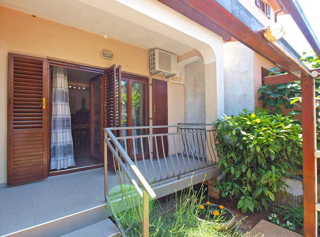 Apartments Mira 1293 Fazana Exterior photo