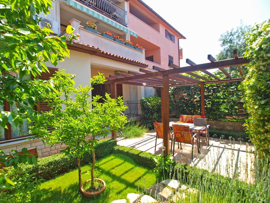 Apartments Mira 1293 Fazana Exterior photo