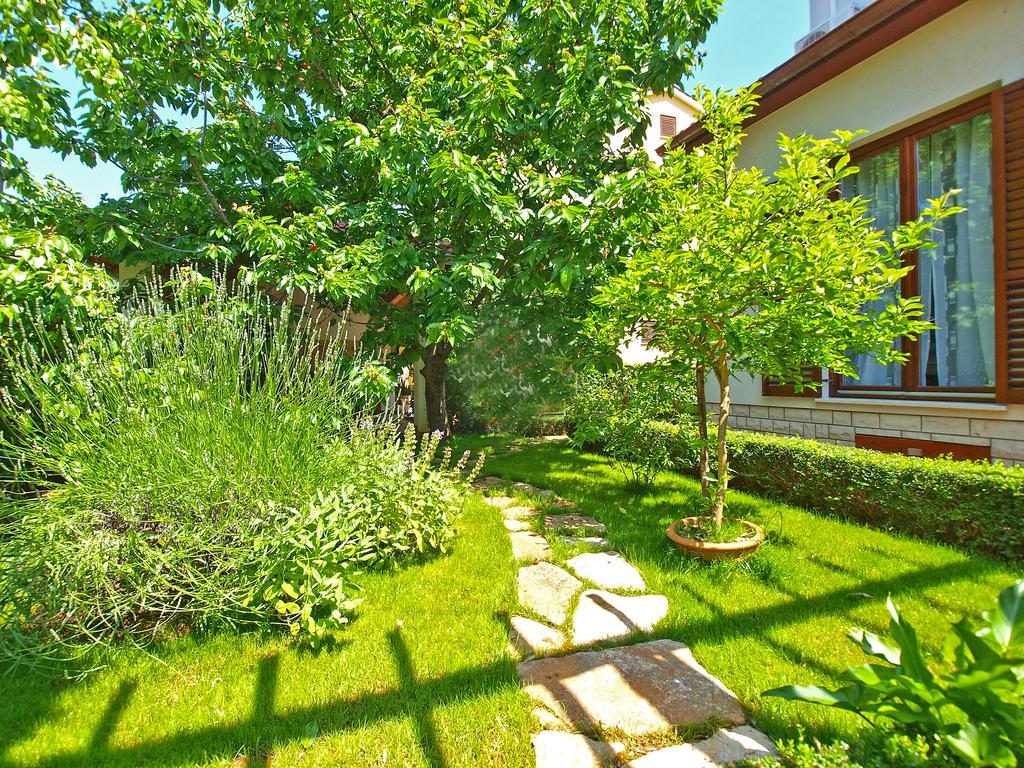 Apartments Mira 1293 Fazana Exterior photo