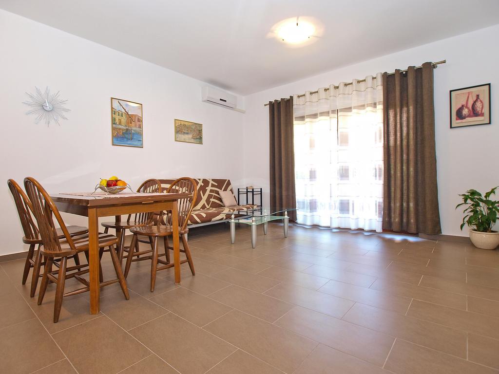 Apartments Mira 1293 Fazana Exterior photo